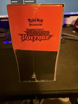Pokemon TCG: Sword & Shield Vivid Voltage Elite Trainer Box - Image 4