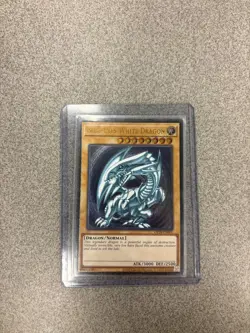 Blue-Eyes White Dragon OP28-EN001 Ultimate Rare NEAR MINT - Image 1
