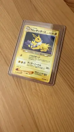 Pokemon Neo Destiny Light Jolteon No.135 NonHolo Card 2001 Japanese Edition - Image 1