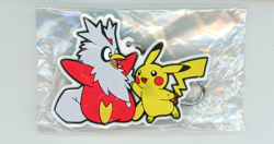 Pokemon TCG Holiday Calendar 2022 - Event Keychain - Delibird & Pikachu - Sealed - Image 1