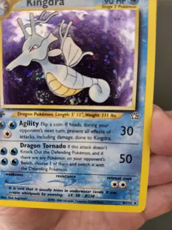 POKEMON TCG 1ST EDITION KINGDRA 8/111 ☆ HOLO RARE NEO GENESIS W SWIRL 🌀 NM - Image 4
