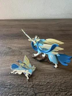 BRAND NEW Pokemon TCG Shiny Zacian Figure and Pin Crown Zenith Collection - Image 1