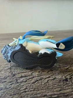 BRAND NEW Pokemon TCG Shiny Zacian Figure and Pin Crown Zenith Collection - Image 4