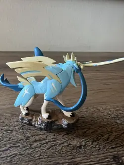 BRAND NEW Pokemon TCG Shiny Zacian Figure and Pin Crown Zenith Collection - Image 5