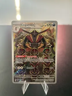 Kingambit 220/198 Pokemon Scarlet & Violet Illustration Rare Full Art Holo NM - Image 1