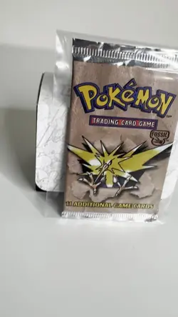 Pokemon unopened fossil Booster Pack 11 Card Factory Sealed 1999 Zapdos Art WOTC - Image 2
