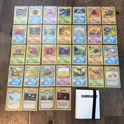 Complete Pokemon Fossil ultd common/uncommon set (31-62) NM/LP + 40 card binder - Image 1