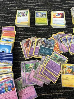 LOT OF OVER 200 POKEMON CARDS - Image 3