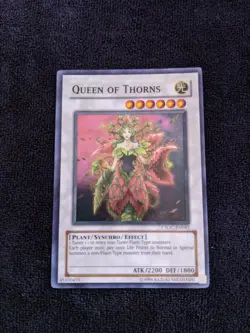 YUGIOH QUEEN OF THORNS SUPER RARE CSOC-EN042 PLANT SYNCHRO Holo Foil - Image 1