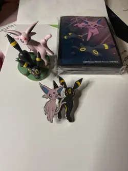 Pokemon Prismatic Evolutions Figure Sleeves and Pin Badge Umbreon and Espeon - Image 1