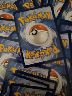 POKEMON CARD 30 BULK LOT/ INCLUDING 3X NONE HOLO RARE & 3X REVERSE HOLO #1 - Image 1