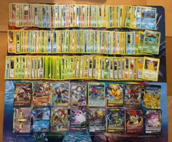 Vintage Pokemon Card Lot Holo Etc MP-Damaged Umbreon Venusaur Pikachu Fire 425+ - Image 1