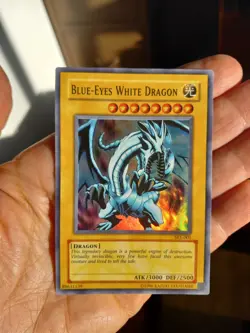 Yugioh UNLIMITED Blue-Eyes White Dragon SDK-001 Super Rare, Super Condition - Image 1