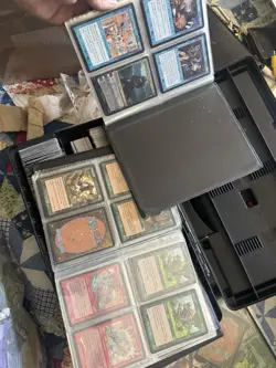 Magic the Gathering Collection - Thousands of Cards - Bulk Lot w/ Binders - Image 4