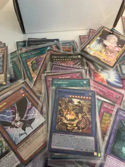 YU-GI-OH card lot in box. Some cards in sleeves. - Image 3