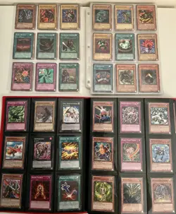 Yugioh Vintage 9 Foil/550 Card Lot Dark Magician Blue-Eyes Red-Eyes 2002 - Image 4