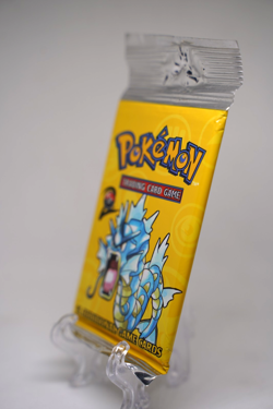 21.05g Pokemon TCG Base Set 2 Booster Pack 2000 Gyarados Art WOTC Vintage Sealed - Image 4