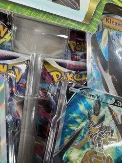 Pokemon TCG - Kleavor VSTAR Special Collection Box New/Factory Sealed - Image 3