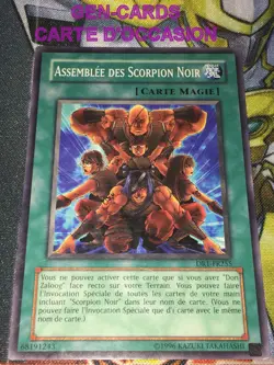 CARTE Yu Gi Oh ASSEMBLEE DES SCORPIONS NOIR DR1-FR255 - Image 1