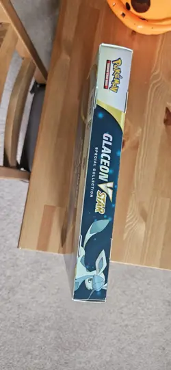 Pokemon TCG Glaceon VSTAR Special Collection Box Sealed - Image 2
