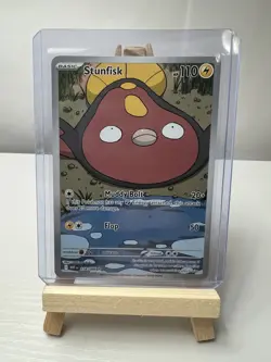 2025 Pokemon Stunfisk 118/086 Illustration Holo- White Flare (B) - Image 1