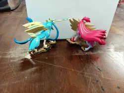 Shiny Zamazenta & Shiny Zacian Figures Premium Collection SET - Pokemon - Image 4