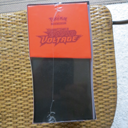 POKEMON TCG SWORD & SHIELD VIVID VOLTAGE ELITE TRAINER BOX ETB FACTORY SEALED - Image 2