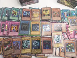 Vintage 1996 Yu-Gi-Oh 555 card lot Blue/Red Eyes 1st edition Holos Commons ETC - Image 1