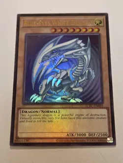 Blue-Eyes White Dragon LCKC-EN001 (Version 2) Holo Foil Bleed Yugioh SDK Art NM - Image 1