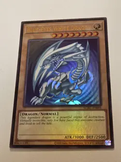 Blue-Eyes White Dragon LCKC-EN001 (Version 2) Holo Foil Bleed Yugioh SDK Art NM - Image 3