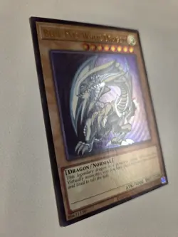 Blue-Eyes White Dragon LCKC-EN001 (Version 2) Holo Foil Bleed Yugioh SDK Art NM - Image 4