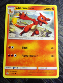 pokemon charmeleon 8/68 Hidden Fates comes with 4 random cards - Image 1