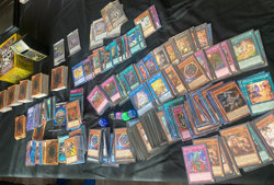 YuGiOh card lot of over 900 cards - nice mix - Image 1