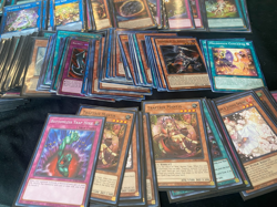 YuGiOh card lot of over 900 cards - nice mix - Image 2
