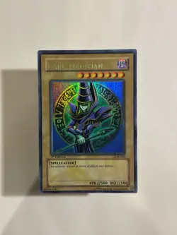 YU-GI-OH! #LOB-005 FIRST EDITION DARK MAGICIAN LEGEND OF THE BLUE EYES 2002 - Image 1