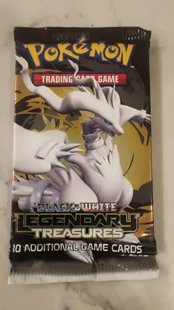 Pokemon Black & White Legendary Treasures Booster Pack NEW Reshiram Art Sealed - Image 1