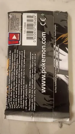 Pokemon Black & White Legendary Treasures Booster Pack NEW Reshiram Art Sealed - Image 2