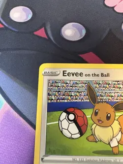 2020 Eevee On The Ball 002/005 Futsal Promo UK Exclusive Pokemon Card NM - Image 4
