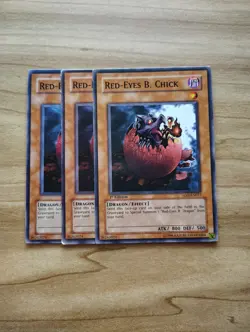 Yu-Gi-Oh! - Red-Eyes B. Chick 3X - Complete Playset - Image 1