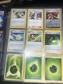 Lot(999)- Pokemon Charizard Binder with 187cards in pockets +50 more empty pages - Image 4