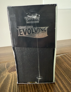 Evolving Skies ETB Elite Trainer Box [Flareon/Jolteon/Umbreon/Leafeon] SEALED - Image 4