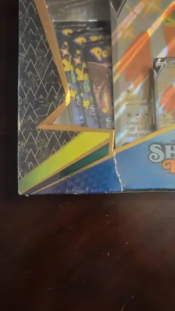 Pokemon TCG Shining Fates Shiny Cramorant V Collection Box SEALED imperfect box - Image 2
