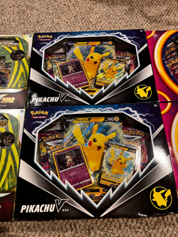 Pokemon TCG: Pikachu V Box (2x), Hoopa V Box (2x), Kleavor VSTAR Box (2x) - Image 4