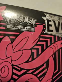 Pokemon TCG - Evolving Skies ETB - Sylveon/Espeon/Glaceon/Vaporeon - SEALED - Image 2