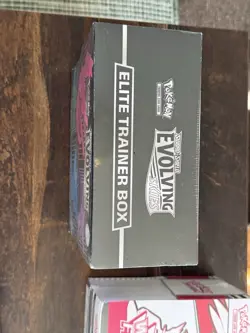 Pokemon TCG Sword & Shield Evolving Skies Elite Trainer Box - Image 2