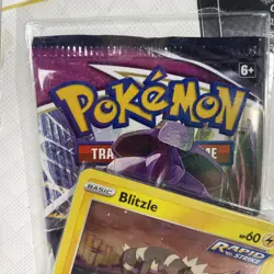 Pokemon Card - Fusion Strike - Sword & Shield - 10 Card Booster Blister Pack New - Image 3