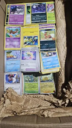 6500 Non Holo, 1000 Holo/Reverse Holo, 77 ex And 11 Vs Pokemon Cards - Image 1