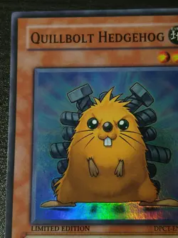 Yu-Gi-Oh Card - DPCT-ENY02 - QUILLBOLT HEDGEHOG (super rare holo) - NM - Image 2
