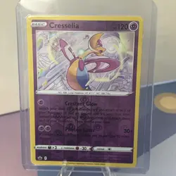 CRESSELIA 064/198 CHILLING REIGN POKEMON (REVERSE HOLO, NM) - Image 1