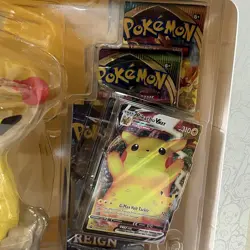 Pokemon Celebrations Premium Figure Collection Pikachu VMAX 25th Anniversary New 820650809408 - Image 3